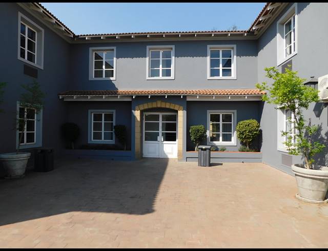 185M² OFFICE TO LET IN HYDE PARK